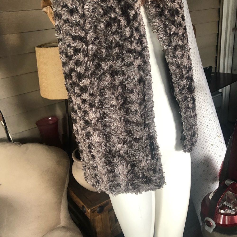 Kenneth Cole scarf  - Picture 3 of 8
